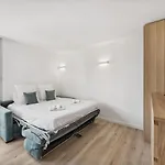 Дом отдыха Les Jardins Du Cap - Bord De - Piscine - Clim